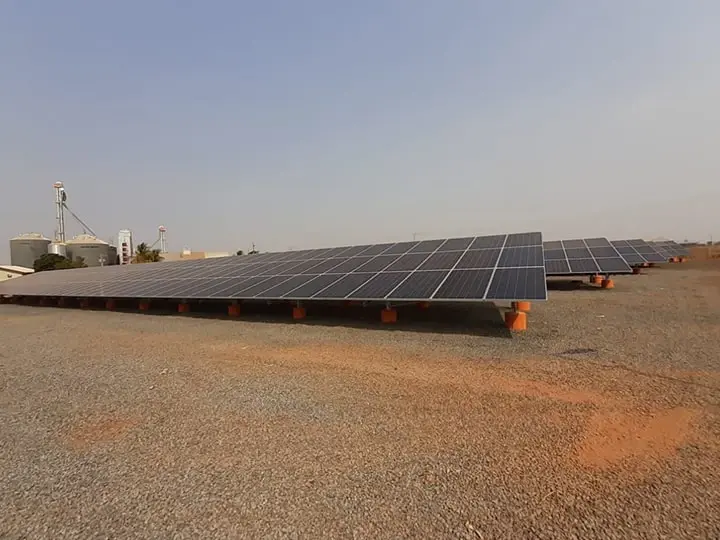 Paneles solares de un proyecto de energías renovables de Valley Irrigation
